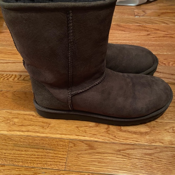 Woman’s ugg boots - Picture 2 of 3